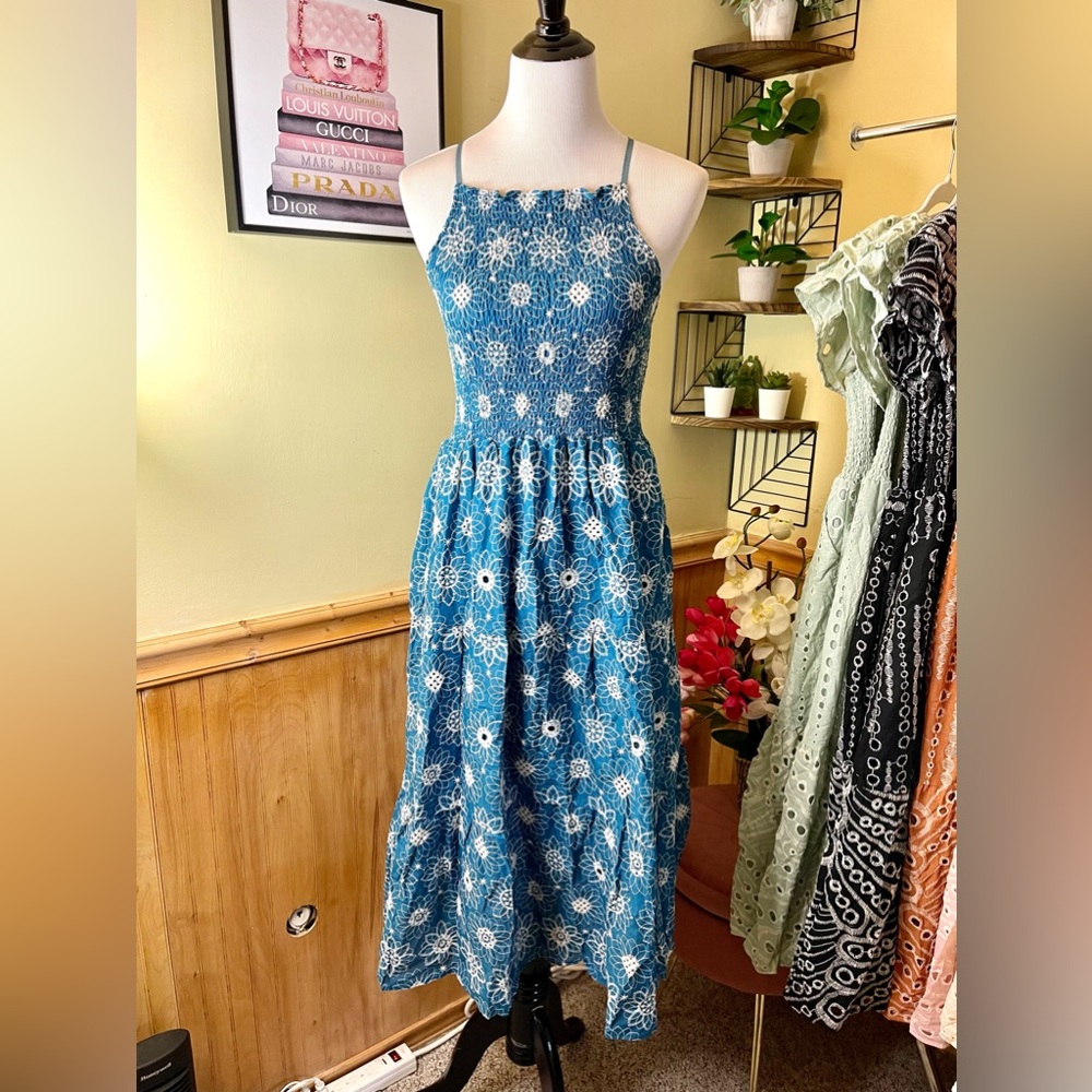 🌷Brand New halter eyelet dress fully embroidered can fit Sm up to M price firm! - Picture 2 of 5